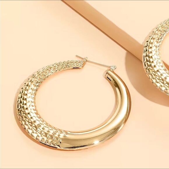 ⭐️Oversized Gold tone Hollow polymer Statement Hoop Earrings ⭐️ - Picture 5 of 6